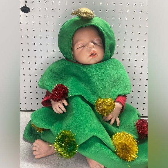 Anatomically Correct Newborn Girl With Tree Costume Pre Owned Condition - Picture 7 of 8
